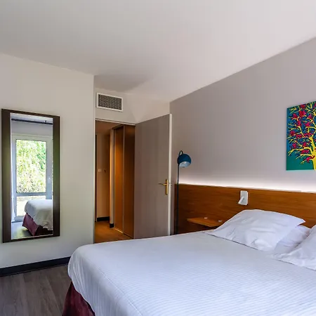 Western Le Longchamp Отель 4*