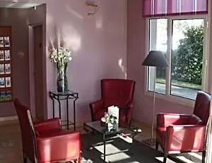 Western Le Longchamp Отель