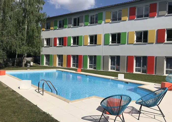 Western Le Longchamp Otel Craponne