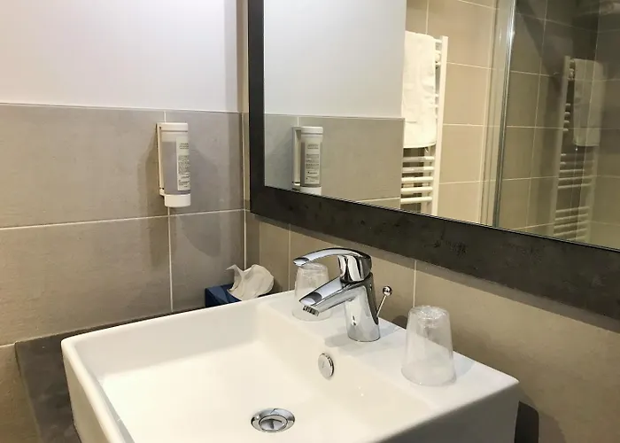 Western Le Longchamp Otel