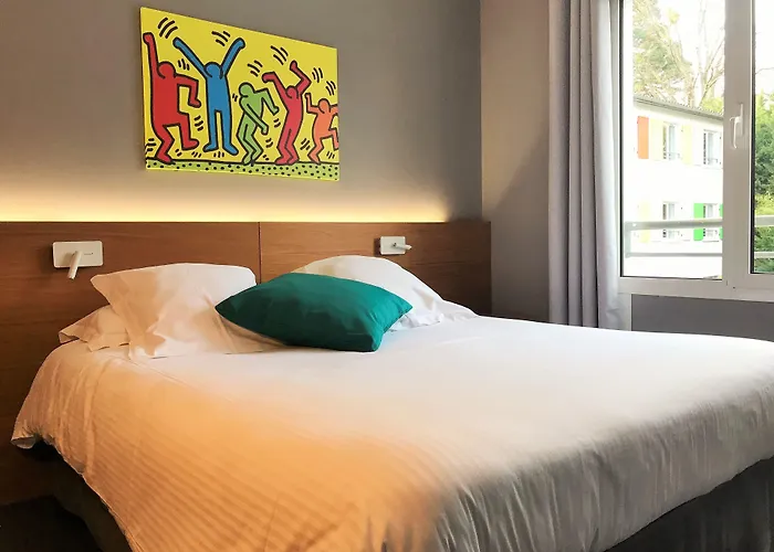 Western Le Longchamp Otel