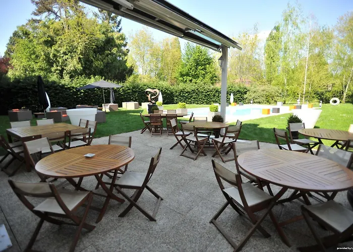 Western Le Longchamp Otel