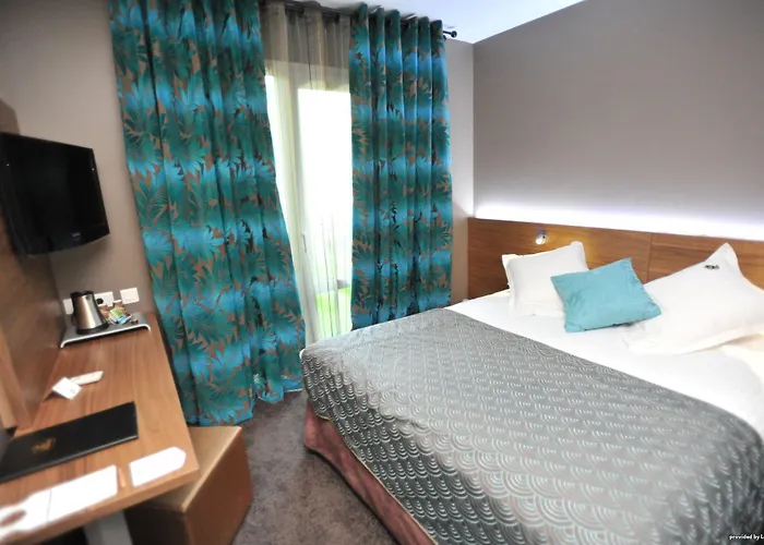 Western Le Longchamp Otel