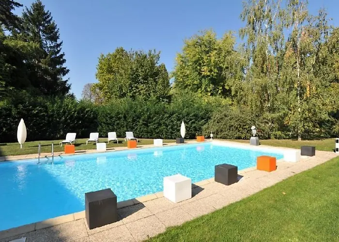 Western Le Longchamp Otel