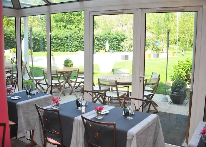 Western Le Longchamp Otel 4*