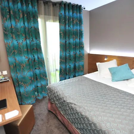 Full Colors Hotel
