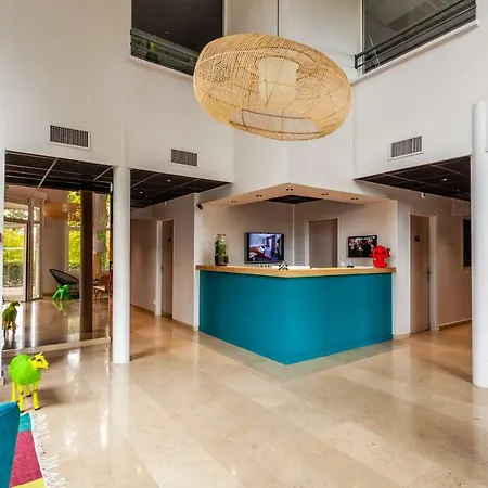 Hotel Full Colors